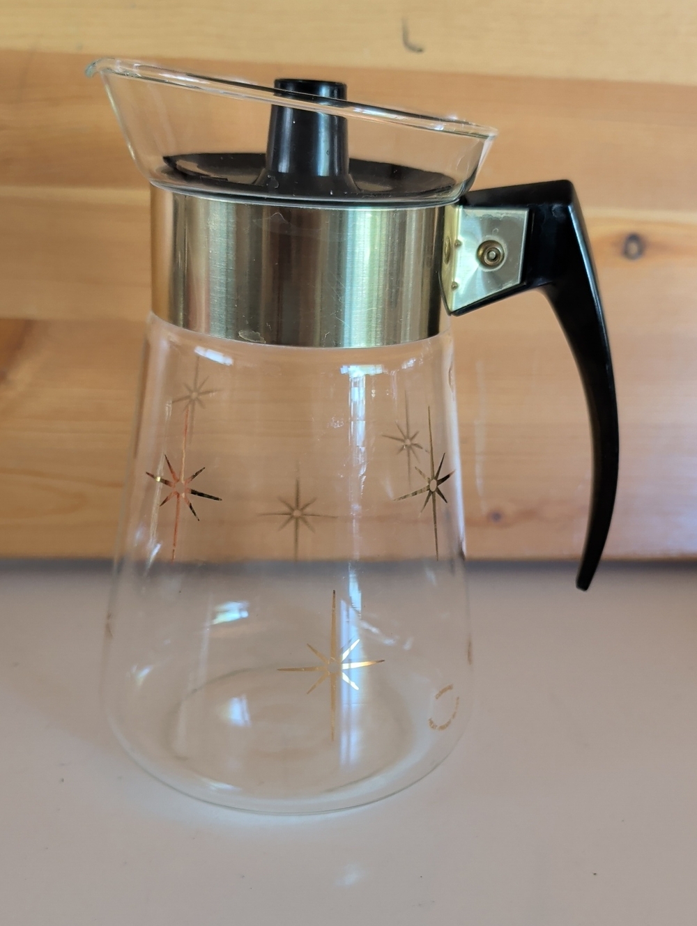 VTG. Pyrex, Heat Proof Gold-Trim Glass Coffee Carafe with Black Handle.